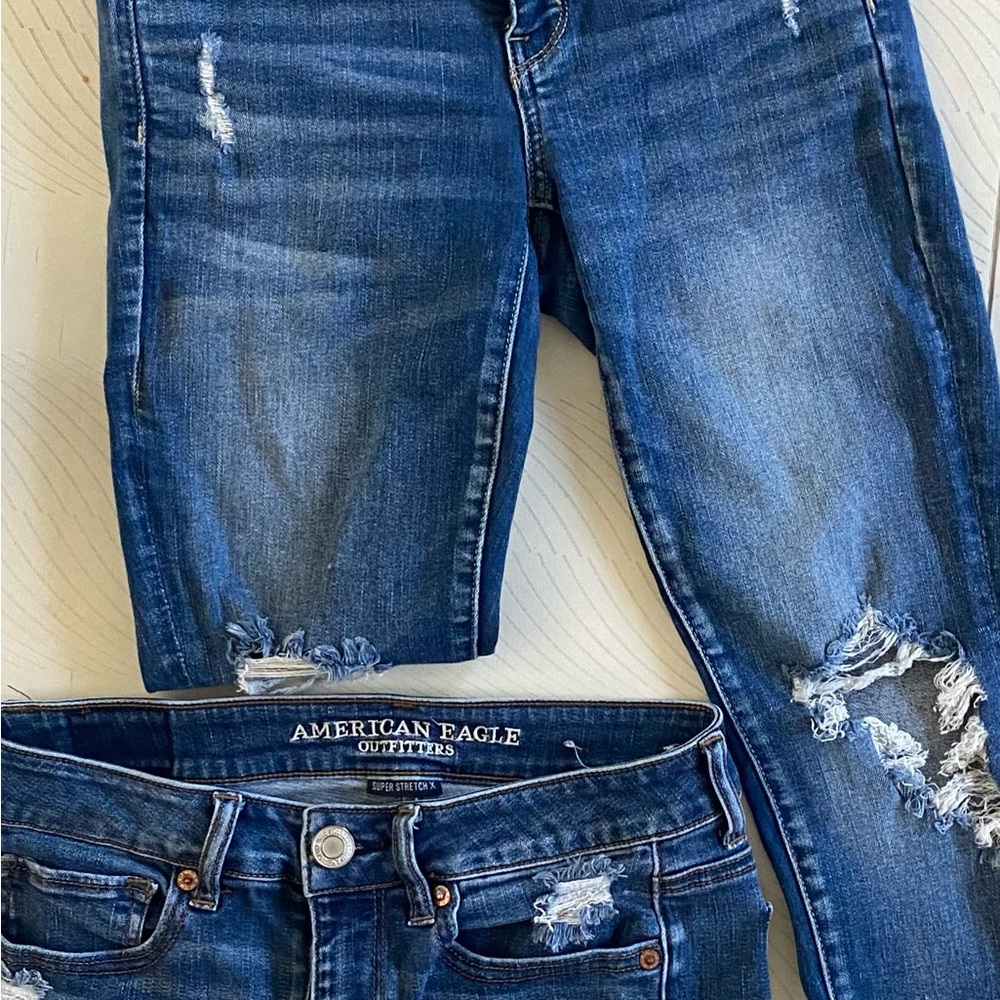 American Eagle Outfitters Women's Blue Distressed Jeans